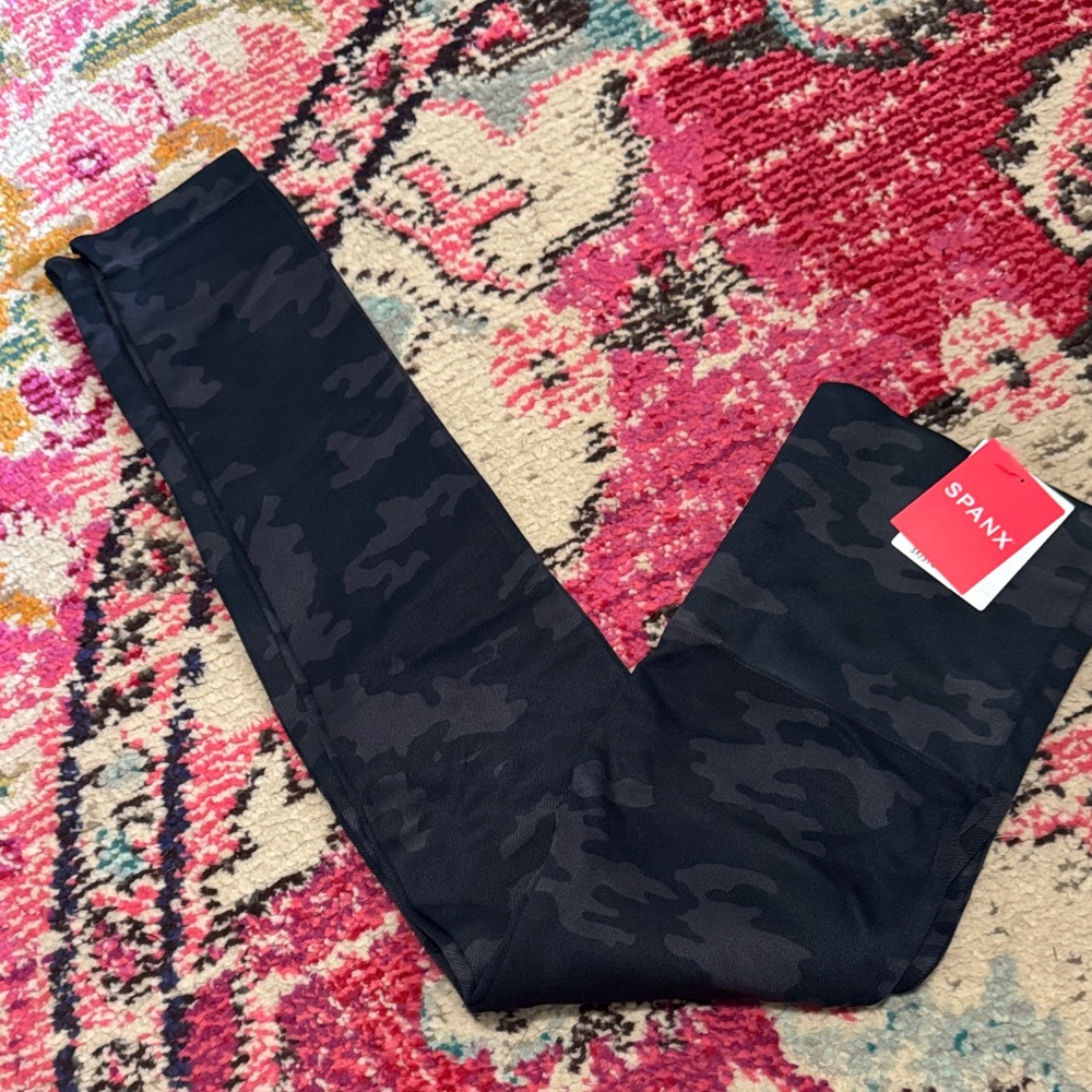 SPANX Black Camouflage Cropped Leggings